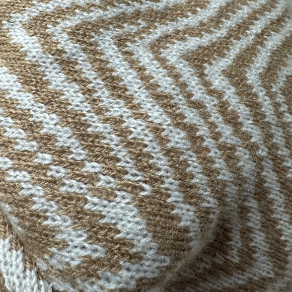 Vera Bradley Women Zigzag Chevron Knit Pom Pom Beanie Hat Tan White Warm Winter - Picture 5 of 7